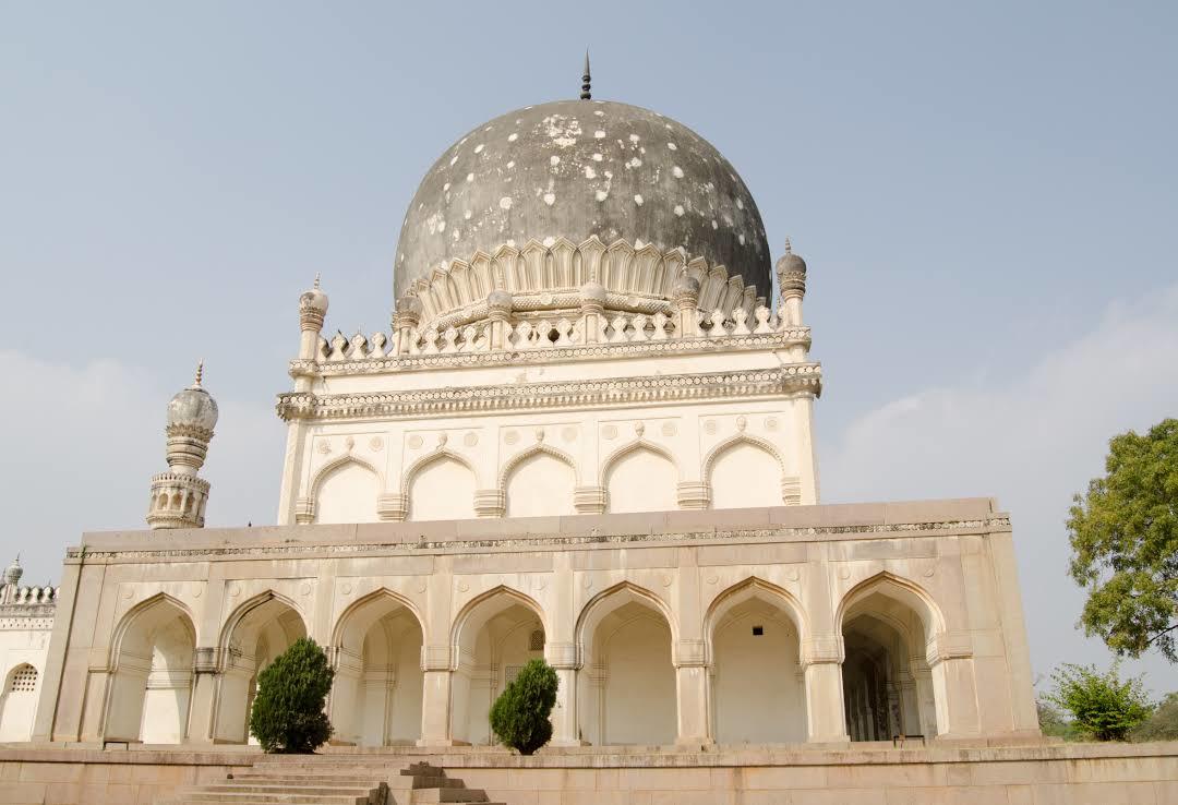 Kutub Shahi Mezarları