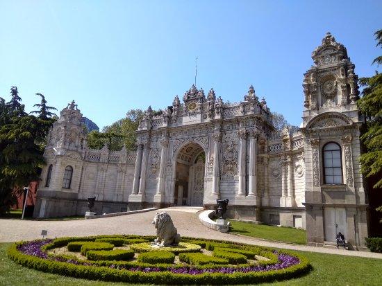 Dolmabahce Sanat Galerisi