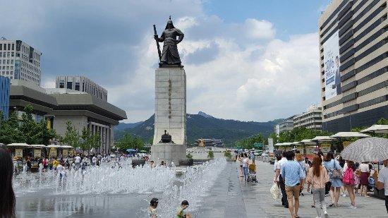 Dataran Gwanghwamun