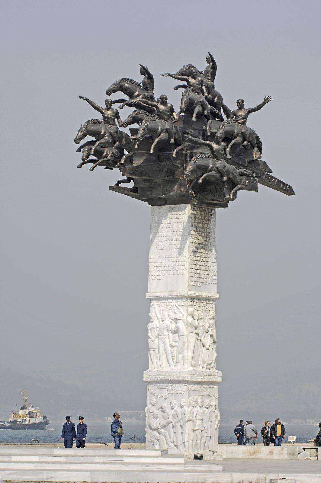 Gündoğdu Meydanı
