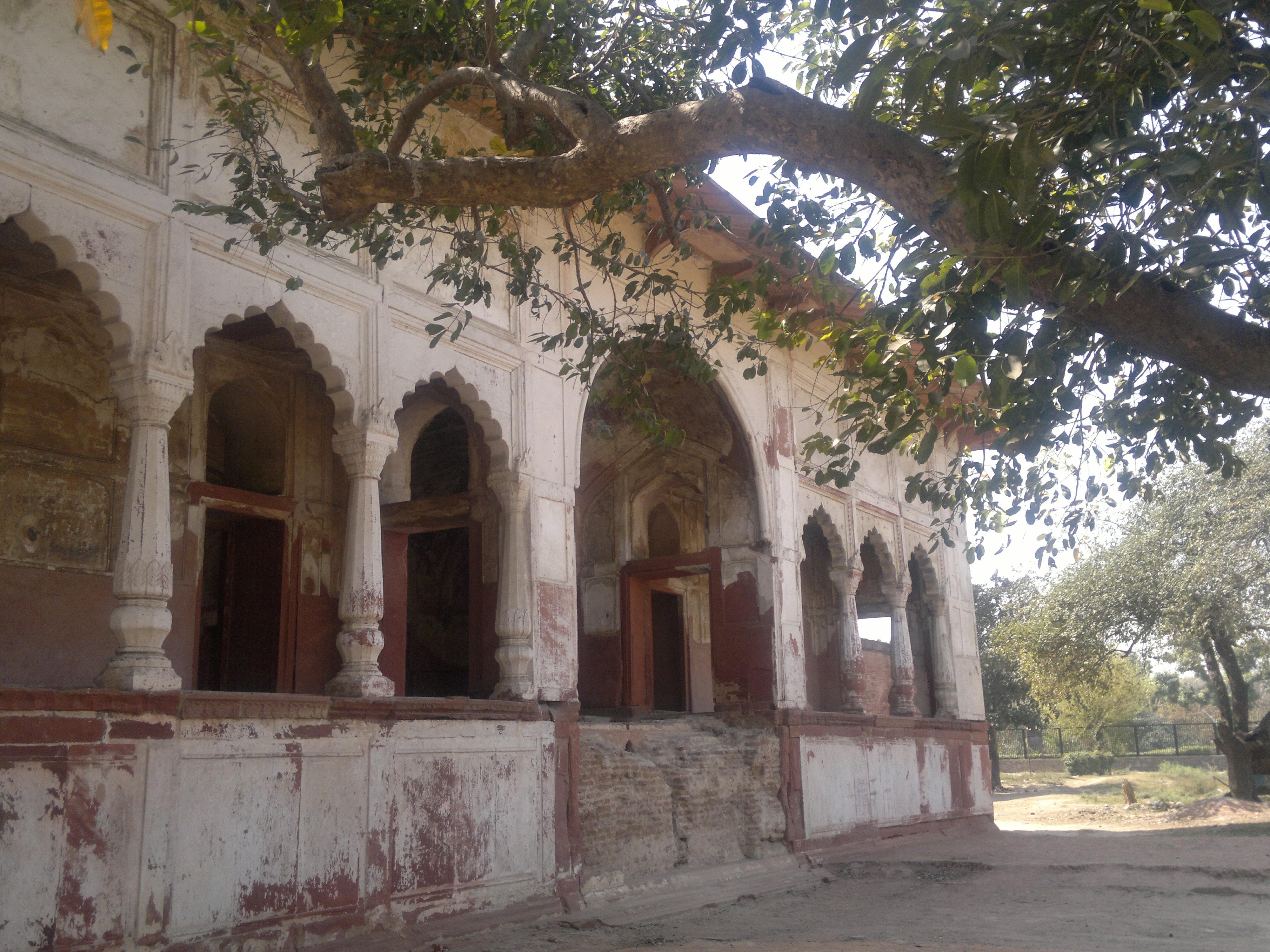Sheesh Mahal