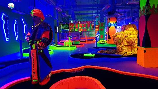Tee & Putt Mini Golf