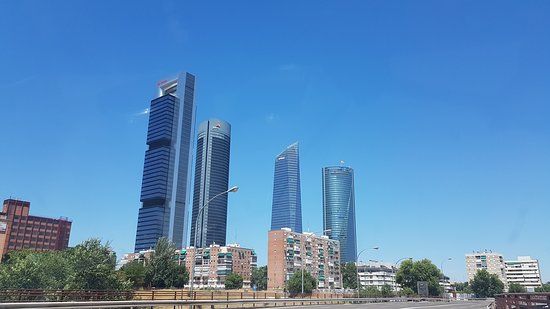 Cuatro Torres İş ve Ticaret Merkezi