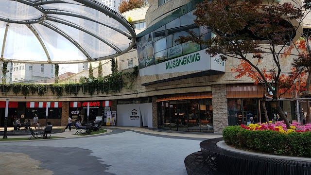 Pusat Membeli-belah Mecenatpolis