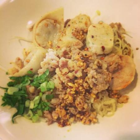 Moo Sriyan Noodle