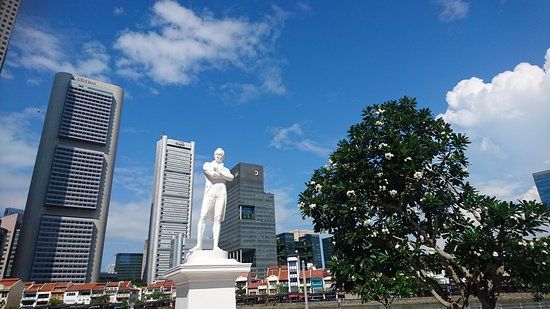 Statue of Sir Stamford Raffles