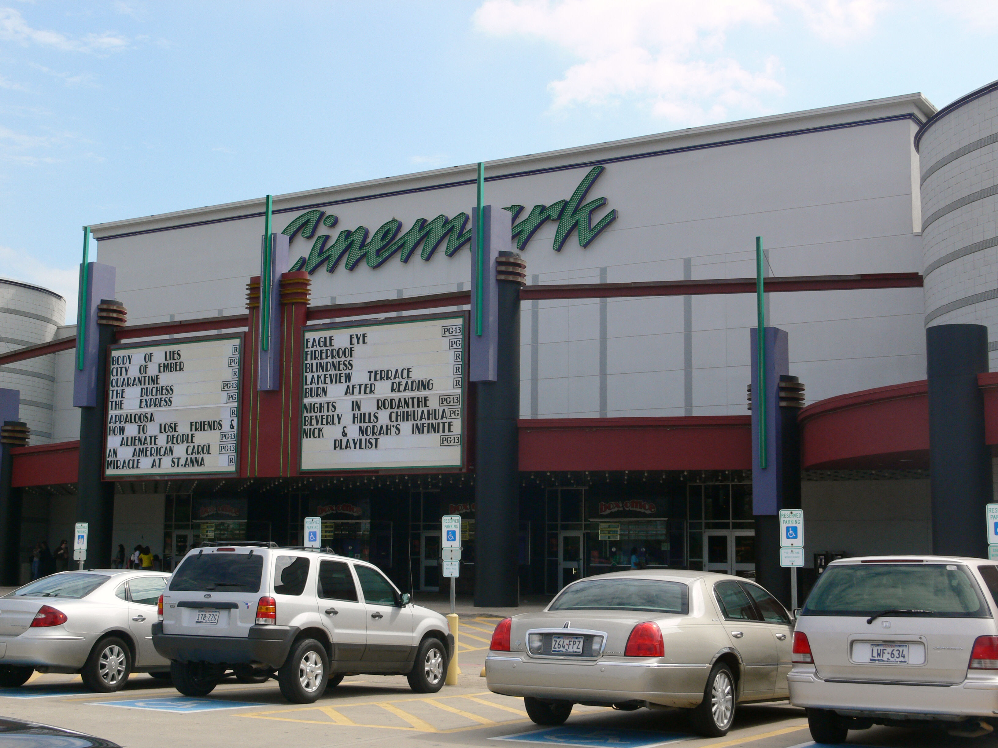 Cinemark 17